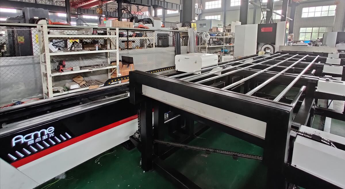 Automatic Tube Feeding System Tube Laser Cutting Machine